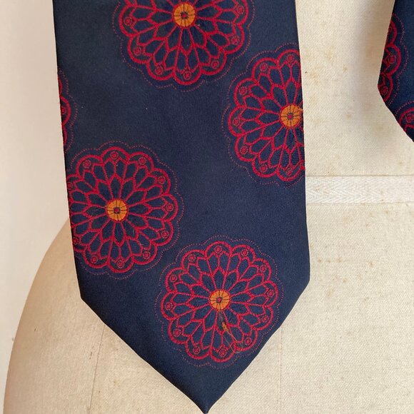 Wemlon by Wembley Embossed Flower Neck Tie - Picture 2 of 6